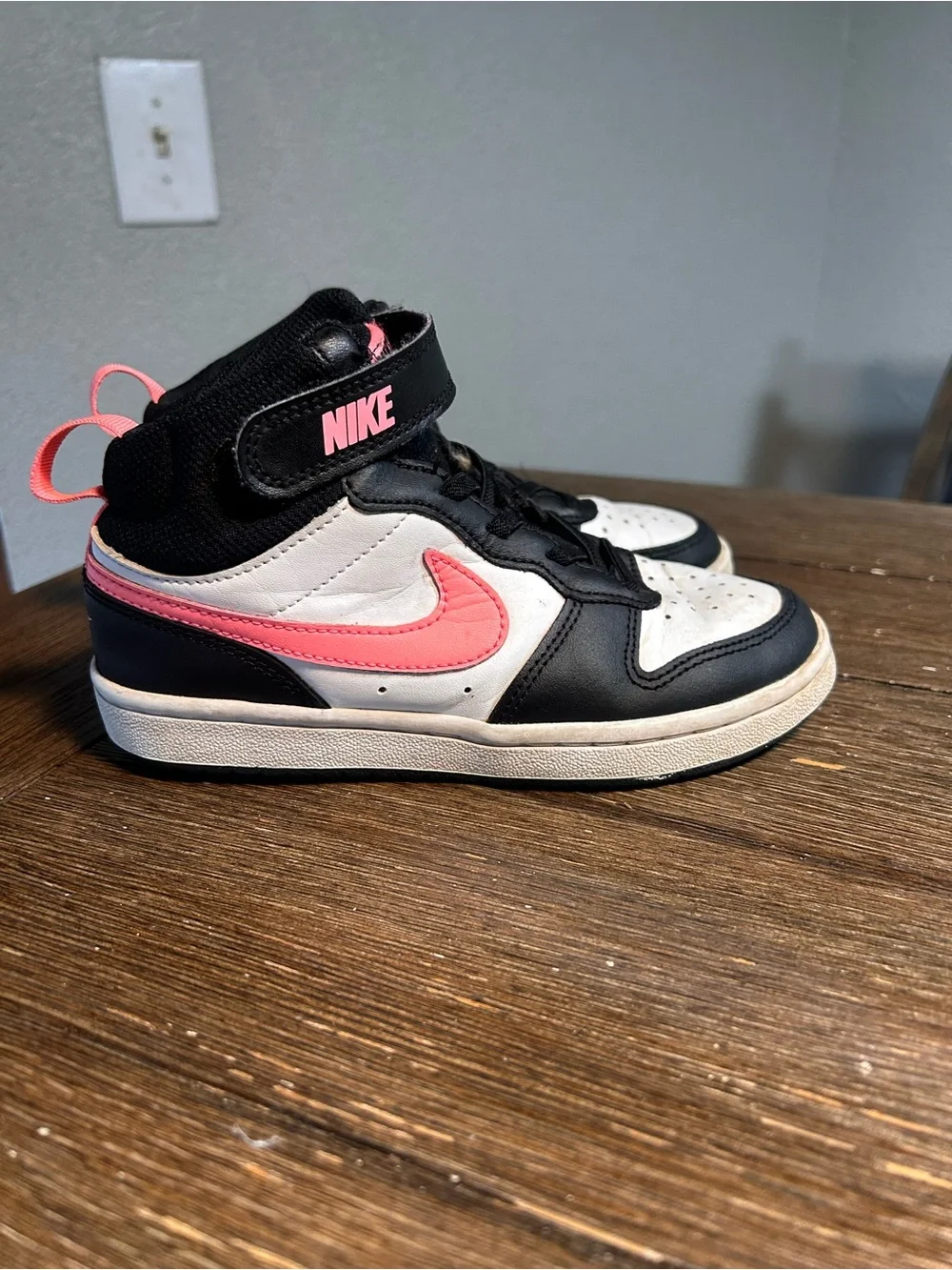 Nike kids court  Burough mid 2 size 12.5 unisex